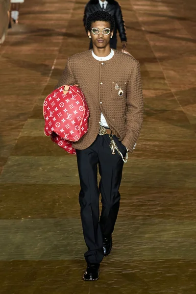 Look 63